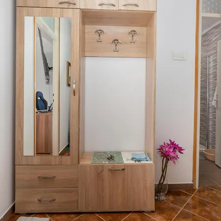 Beautiful In With Kitchen Appartement *