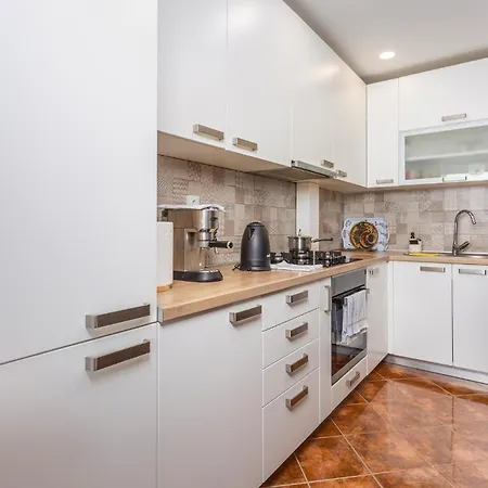 Beautiful In With Kitchen Appartement *